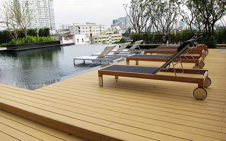 WPC-Poolterrasse