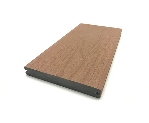 Entablado compuesto sólido rematado de 21 mm x 150 mm
