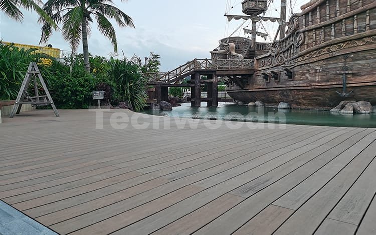 Individuelle Terrassendielen am See