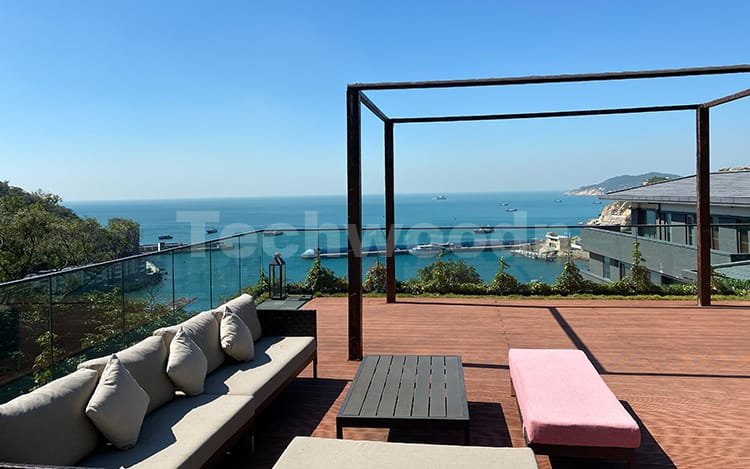 裏庭の中空複合デッキ