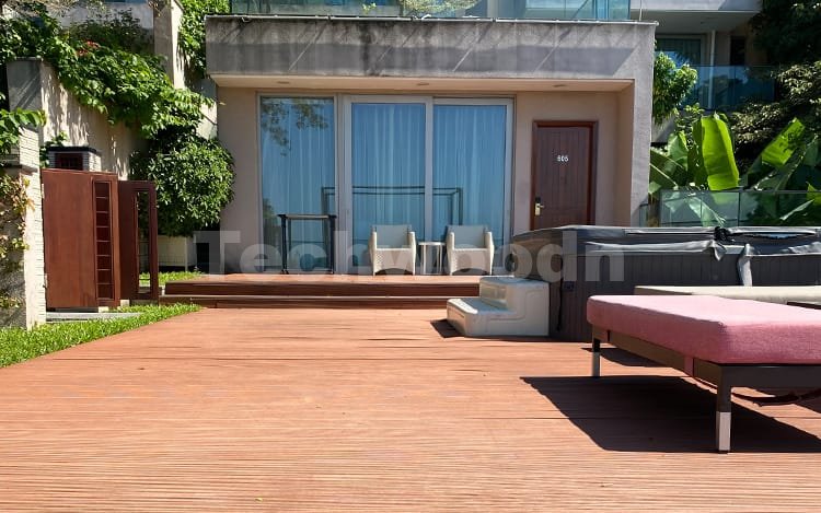 軽量の滑り止めWPCデッキ