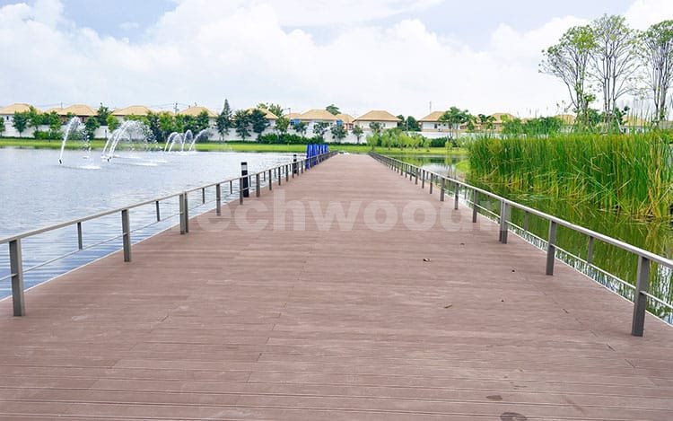 屋外歩道橋 WPC デッキ