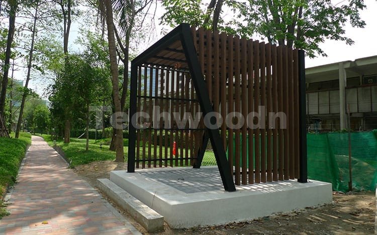 裏庭のデッキデザイン