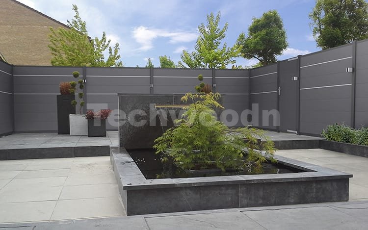 Verbundzaun in dunkler Holzoptik