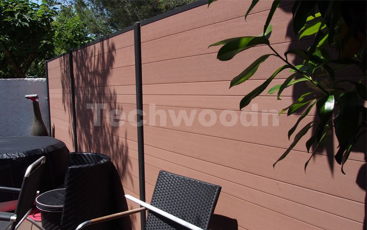 Clôture composite nécessitant peu d'entretien